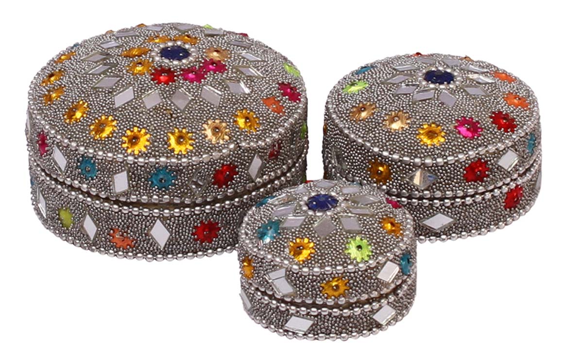 Source Set of 3 Aluminium Jewelry Boxes in Bulk - Wholesale Handmade Silver Color Keepsake Box/Trinket Box Decorated with the Traditional Laakh Work from India
