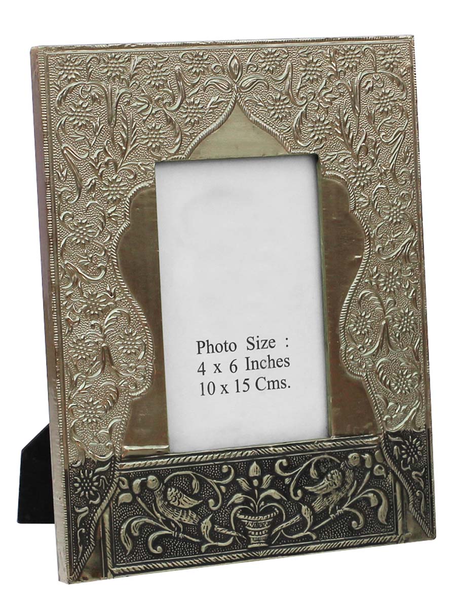 Wholesale 4x6 Inches Picture Frame in Bulk - Source Handmade Silver Color MDF Photo Frame in Brass Decorated with Old Style Motifs - Home Decor Picture Frames from India