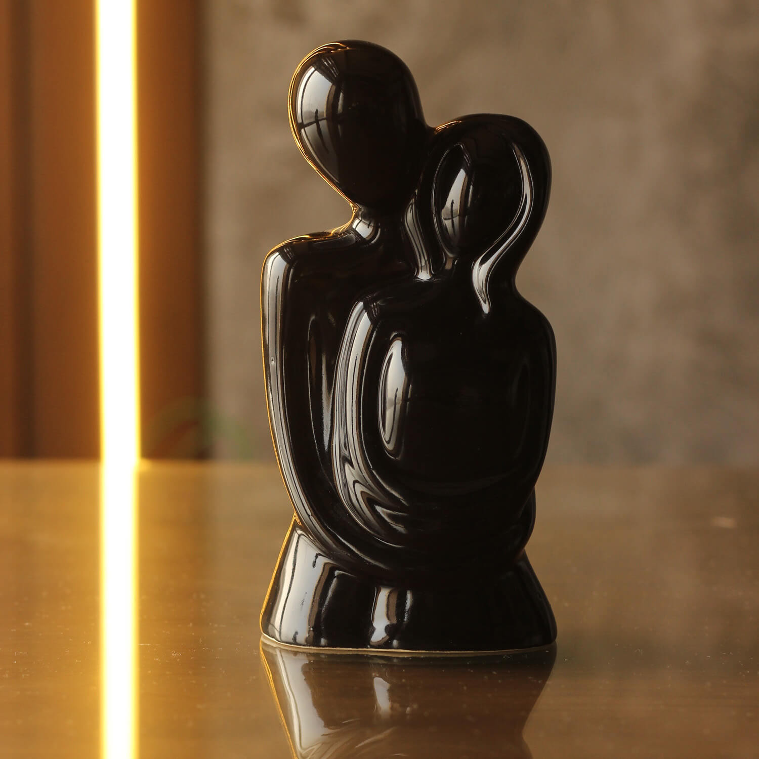 AristryBazaar Home Décor Black Colour Hugging Couple Statue showpiece and Sculptures Valentine's Day, Shelves Romantic Pair Figurines Decorations Statue
