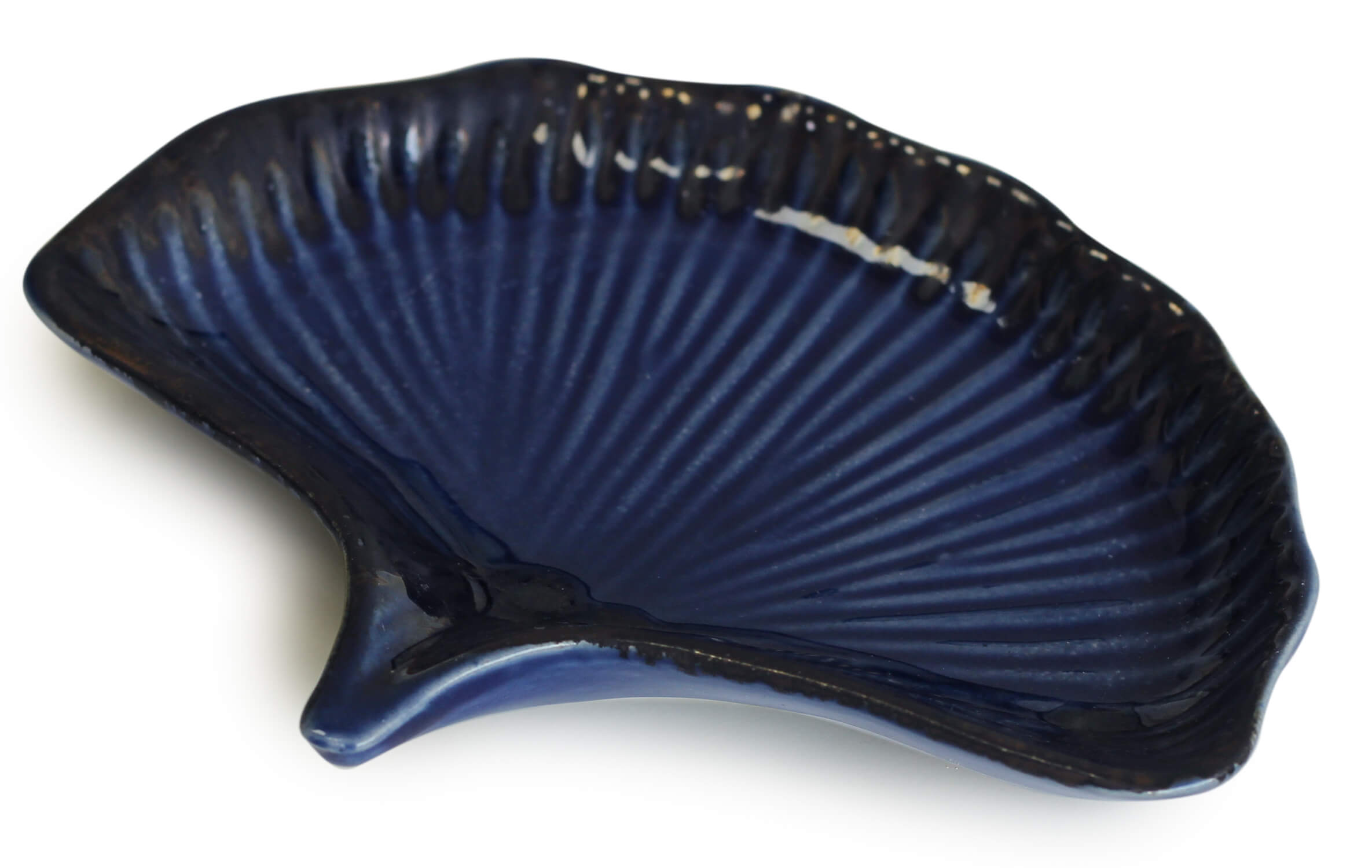 Artistrybazaar introduces its Long Leaf-Shaped Ceramic Glossy Platter.