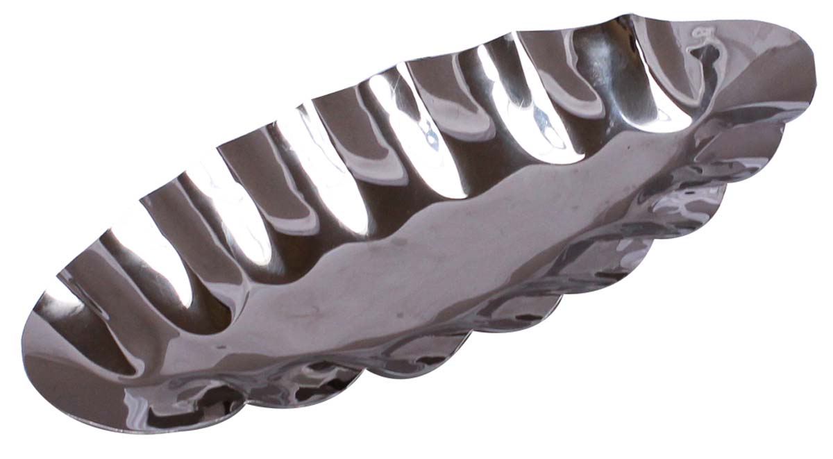 Bulk Wholesale Leaf-Shaped Decorative Fruit Tray/Plate/Shallow Bowl Handmade in Metal with Silver Color Finish - Designed in Wavy Sides - Stylish Dining Table Accessories - Home Decor