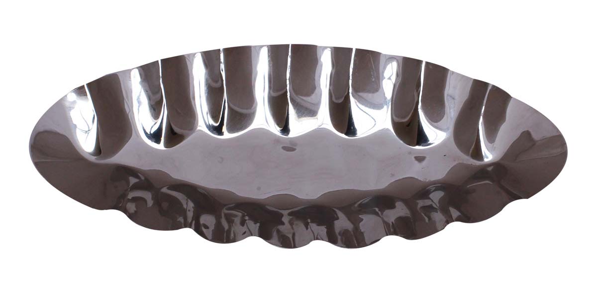 Bulk Wholesale Leaf-Shaped Decorative Fruit Tray/Plate/Shallow Bowl Handmade in Metal with Silver Color Finish - Designed in Wavy Sides - Stylish Dining Table Accessories - Home Decor