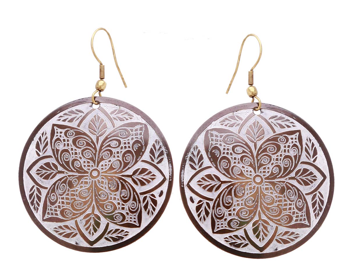 Pair of White & Copper Circle-Shaped Hanging Earrings in Bulk - Wholesale Earrings in Metal with Floral Patterns - Dangle/Drop Earrings - Source Women Fashion Jewelry & Accessories