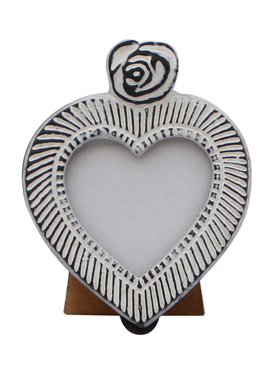 Source Heart-Shaped Metal Picture Frame in Bulk - Wholesale Handmade White Color Distressed Look Metal Photo Frame - Adorned with a Flower Design on the Top - Home Decor Picture Frame from India