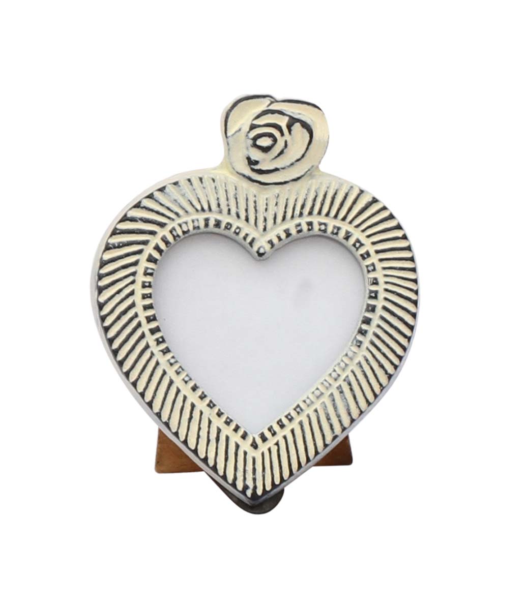 Wholesale Heart-Shaped Metal Picture Frame in Bulk - Source Handmade Cream Color Distressed Look Metal Photo Frame Adorned with a Flower Design on the Top - Home Decor Picture Frame from India