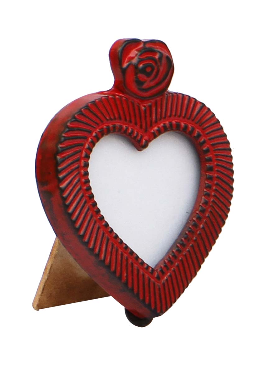 Wholesale Red Heart-Shaped Metal Picture Frame in Bulk - Source Handmade Distressed Look Metal Photo Frame Adorned with a Flower Design on the Top - Home Decor Picture Frame from India