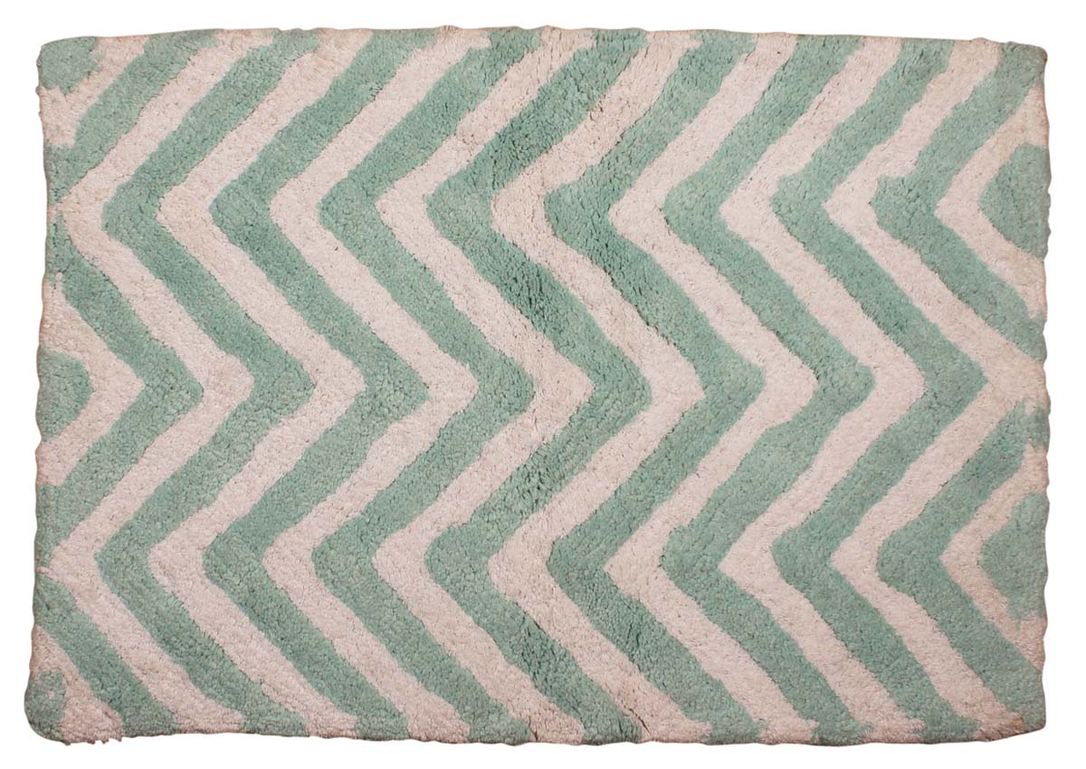 25” Pure-Cotton Non-Slip Bath Mat / Rug in Bulk at Wholesale – Light-Blue White Chevron – Handmade Home Furnishings