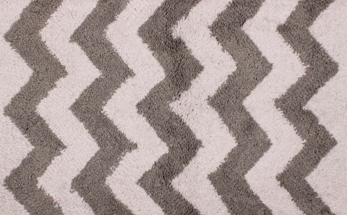 25” Pure-Cotton Non-Slip Bath Mat / Rug in Bulk at Wholesale – Gray White Chevron – Handmade Home Furnishings