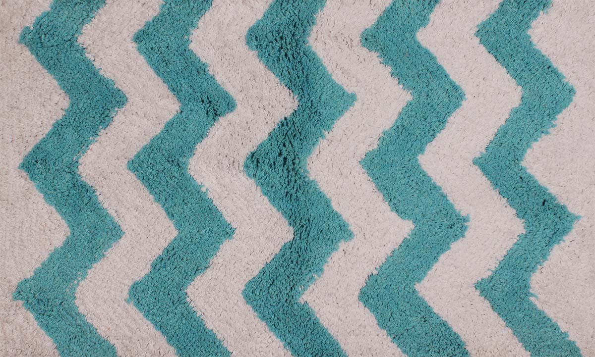 25” Pure-Cotton Non-Slip Bath Mat / Rug in Bulk at Wholesale – Sky-Blue White Chevron – Handmade Home Furnishings