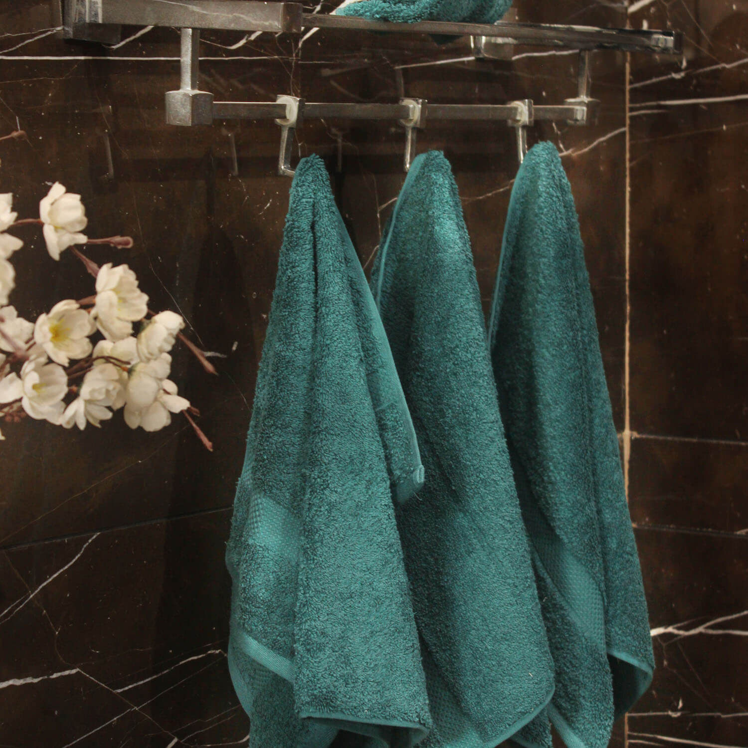 Luxurious Cyan Cotton Towel, 24x16 Inches - Zero Twist Technology for Superior Absorbency