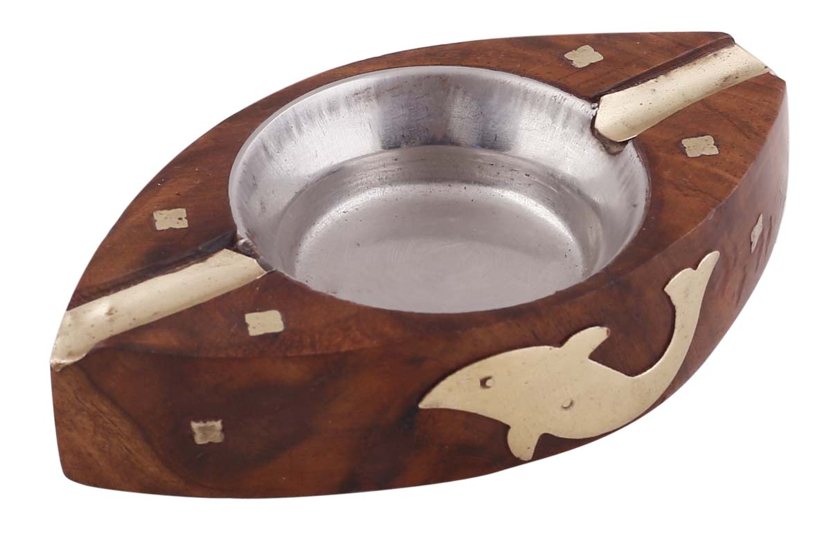 Bulk Wholesale Oval Ashtray in Wood – 4.5” Hand-Carved Ash-Catcher with Brass Inlay Work in Fish Motifs – Vintage-Look Gifts / Décor from India