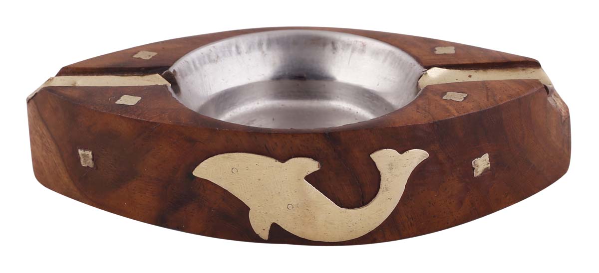 Bulk Wholesale Oval Ashtray in Wood – 4.5” Hand-Carved Ash-Catcher with Brass Inlay Work in Fish Motifs – Vintage-Look Gifts / Décor from India