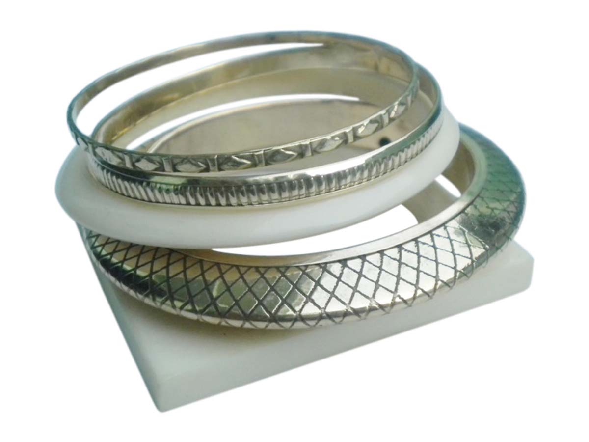 2.6” Brass & White Resin Bangles – Set of 5 in Different Shapes – Fashion Accessories for Women in Bulk at Wholesale