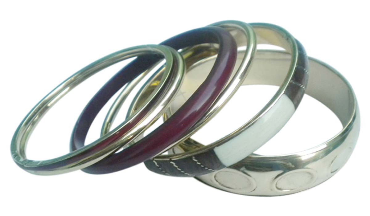 2.6” Maroon White Golden Bangles – Assorted Set of 5 in Resin & Metal – Colorful Accessories in Bulk at Wholesale