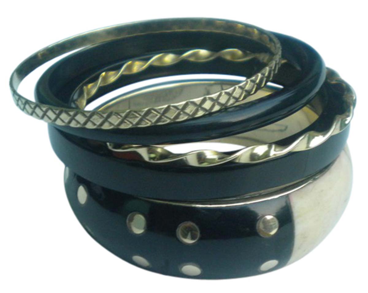 2.6” Black & Silver Bangles – Assorted Set of 5 in Brass & Resin – Women Fashion Accessories in Bulk at Wholesale