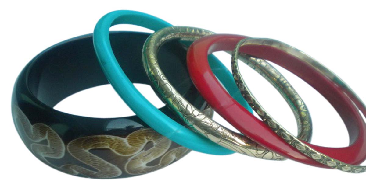 2.6” Colored & Silver Bangles – Assorted Set of 5 in Brass & Resin – Women Fashion Accessories in Bulk at Wholesale