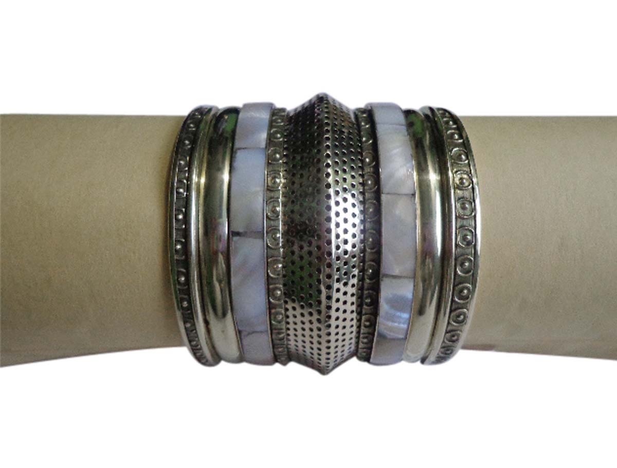 2.6” White & Silver Tone Bangles – Assorted Set of 9 in Brass & Shell – Antique-Look Fashion Accessories in Bulk at Wholesale