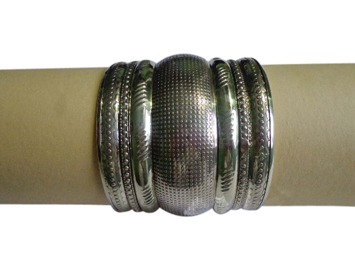 2.6” Silver Tone Bangles – Assorted Set of 7 in Brass – Antique-Look Unique Fashionable Accessories in Bulk at Wholesale